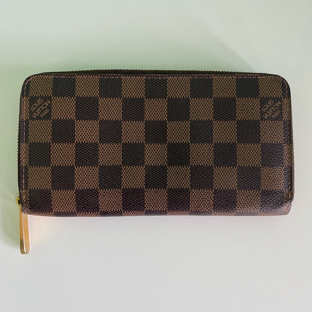 LOUIS VUITTON ZIPPERED WALLET